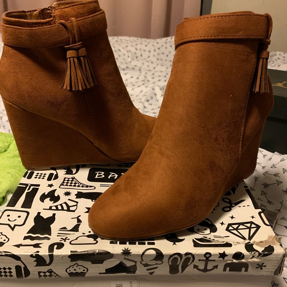Super cute wedges ! BRAND NEW